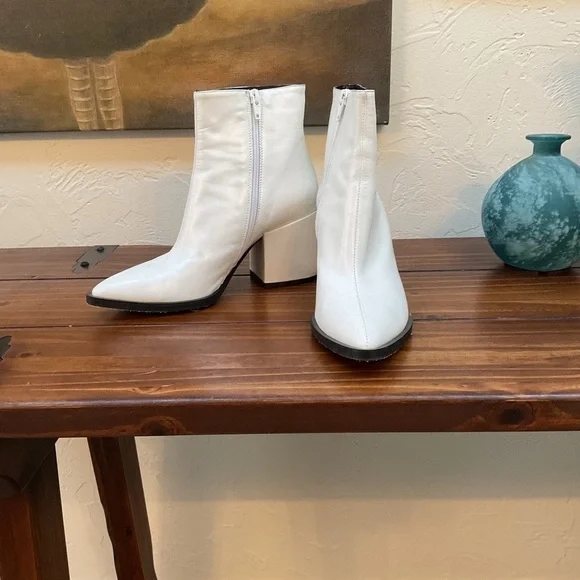 ‼️McQ WHITE BOOTIES by ALEXANDER McQUEEN‼️ - Picture 1 of 13